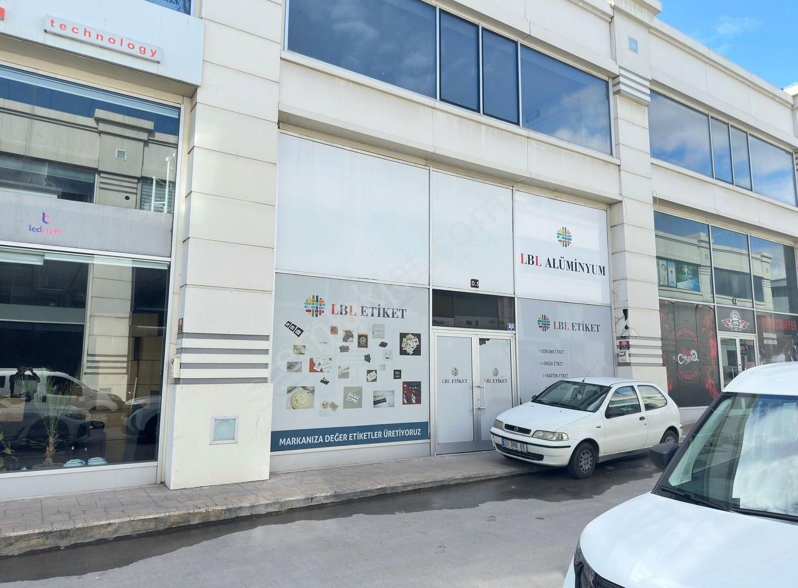 Yenimahalle Timko İş Merkezinde İçi Yapılı Kiralık Dükkan