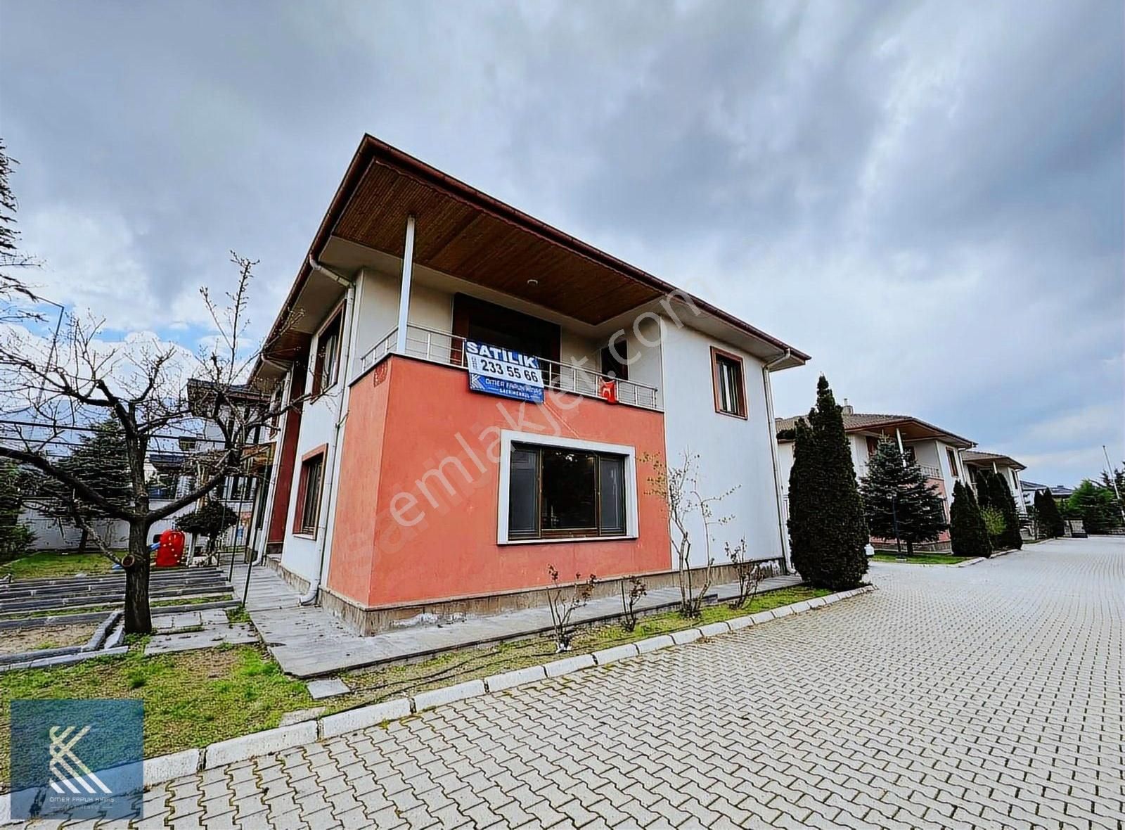 Çay Bağlarının En Güzel Lokasyonunda Satılık Villa