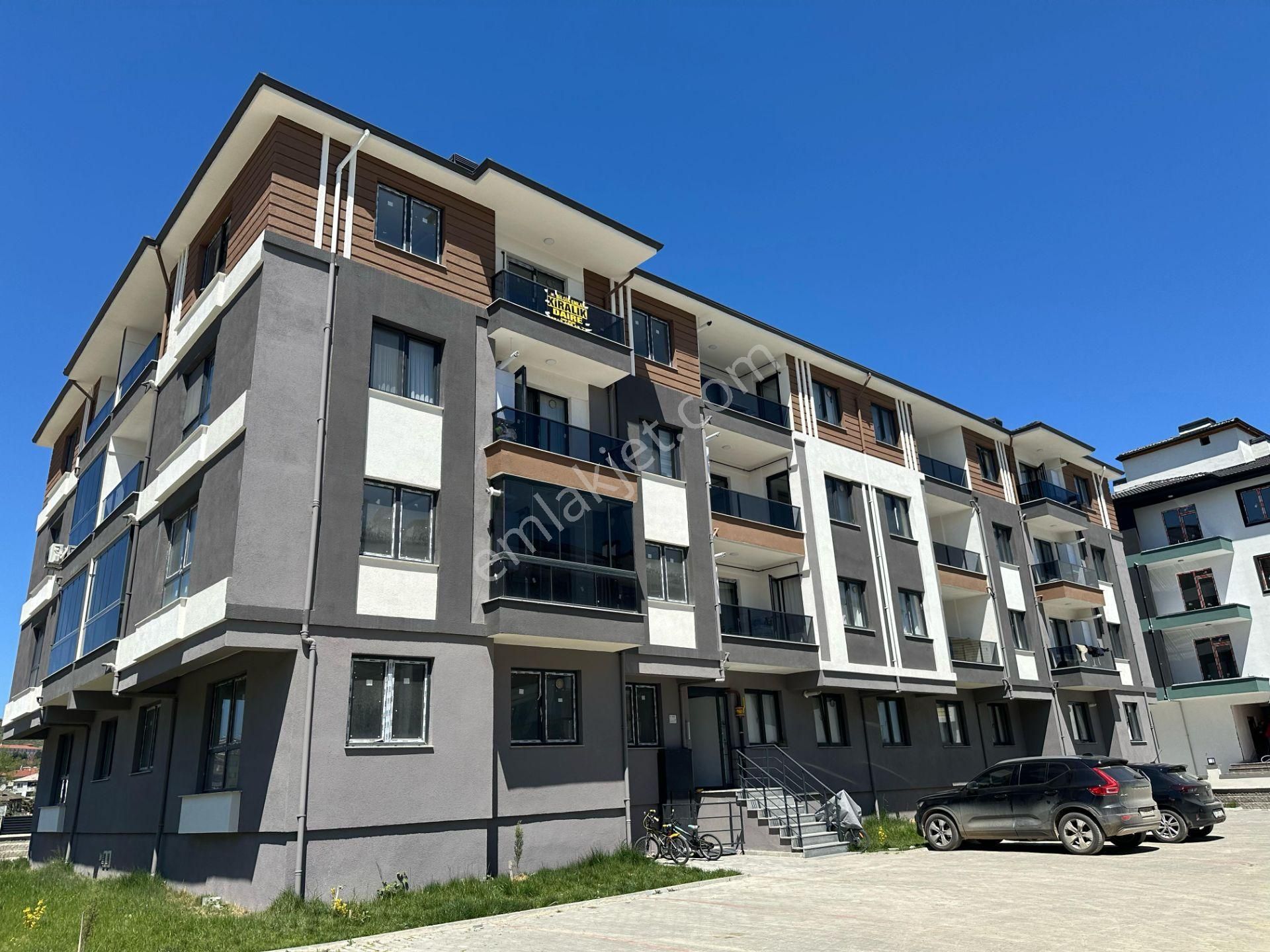 Bilgin Emlaktan Merkezi Konumda Çift Balkonlu Çift Wcli 2+1 Lüx Kiralık Daire
