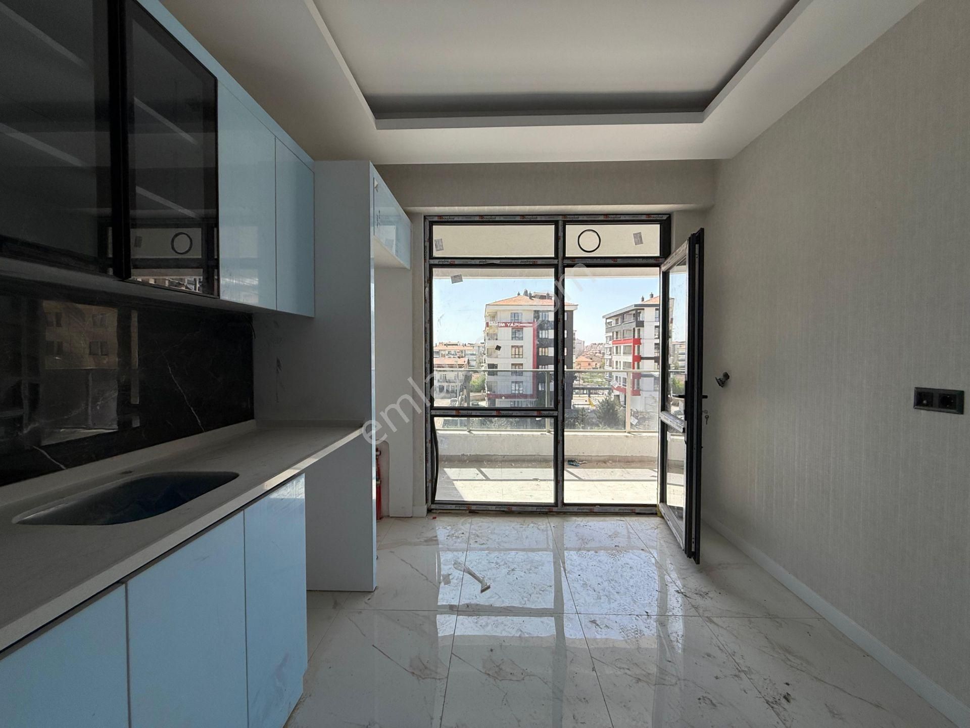 Aras Gayrimenkul'den Mengene'de Cadde Üstü Arakat 2+1 Satılık Sıfır Daire