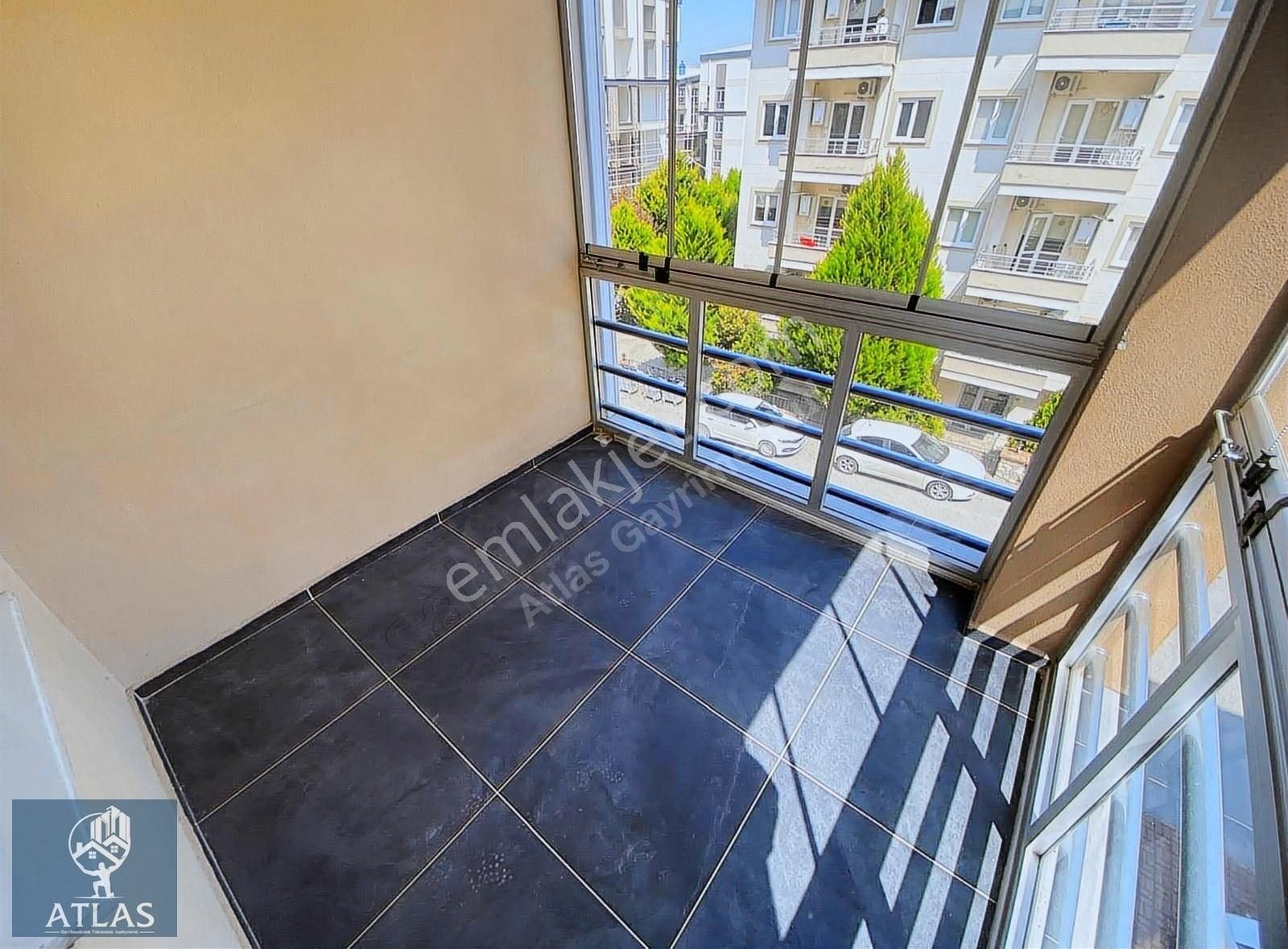 Atlas'tan Görüklede Ayrı Mutfaklı Aile Tipi Kiracısız Satılık