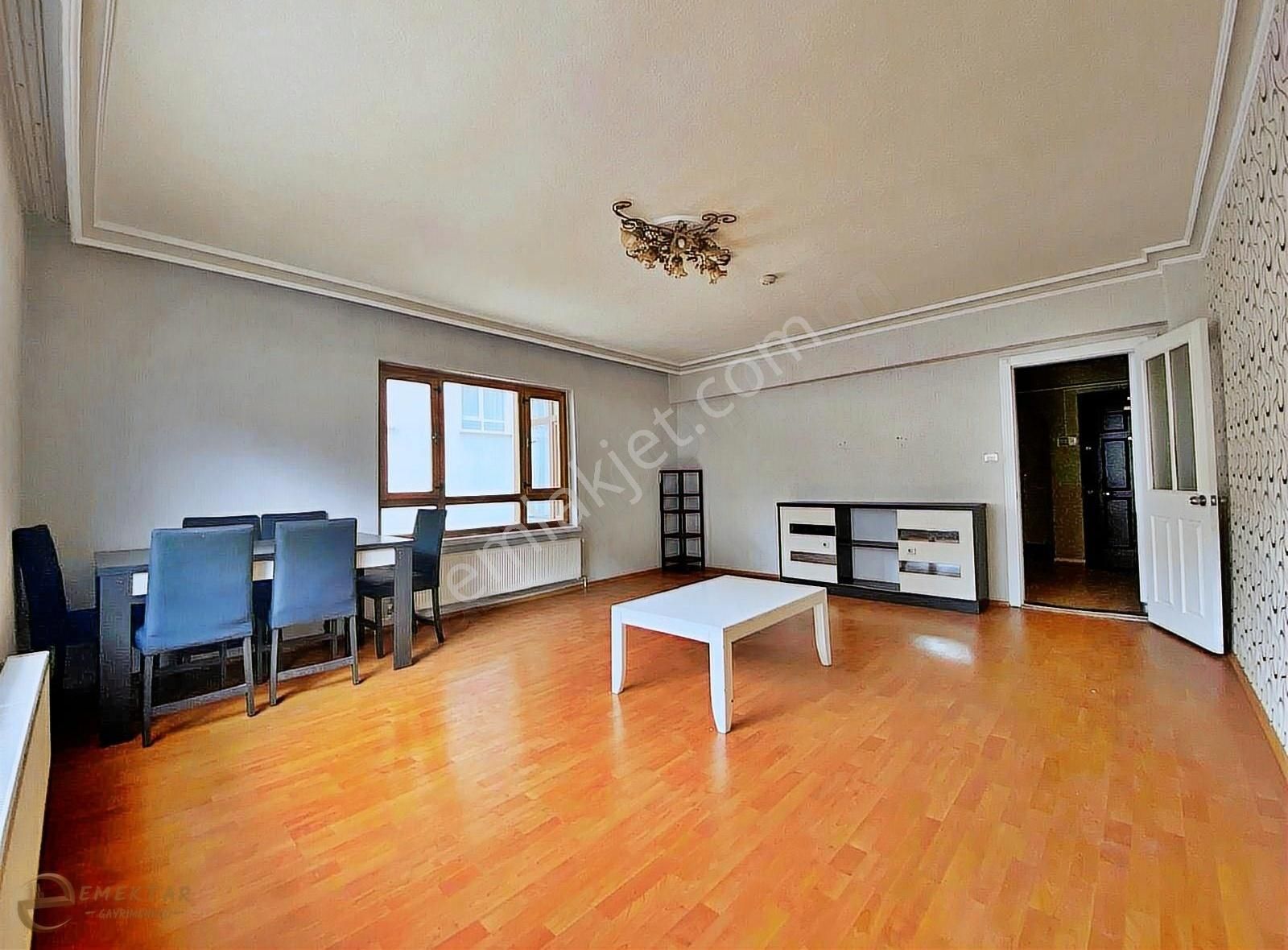 Kutlu'da Cadde Üzeri 3+1 Satılık Daire