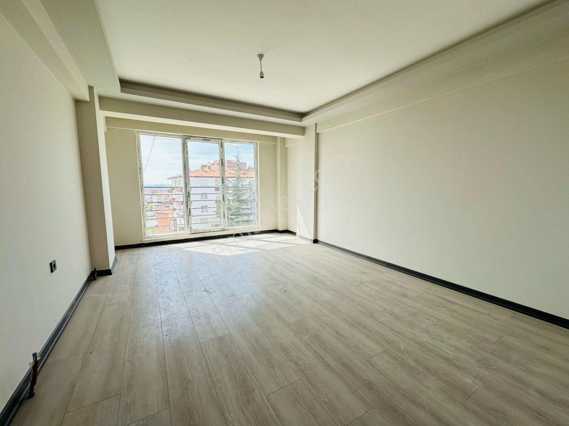 Bostancık Caddesi Yakınında Ebeveyn Banyolu Asansörlü 2+1 Ara Kat Satılık Sıfır Daire !!