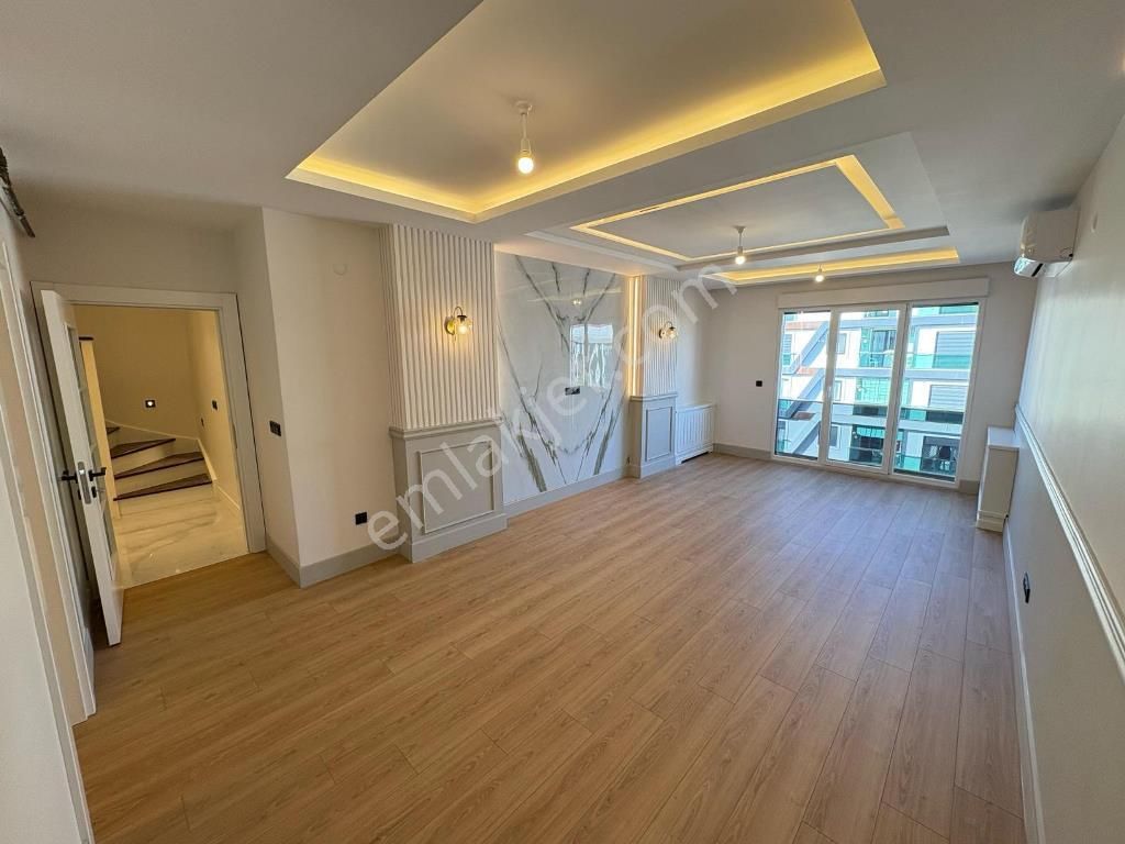 Kaçmaz'dan Altıntepe Bağdat Caddesi'nde Ön Cephe 165m² 3+1 Duble