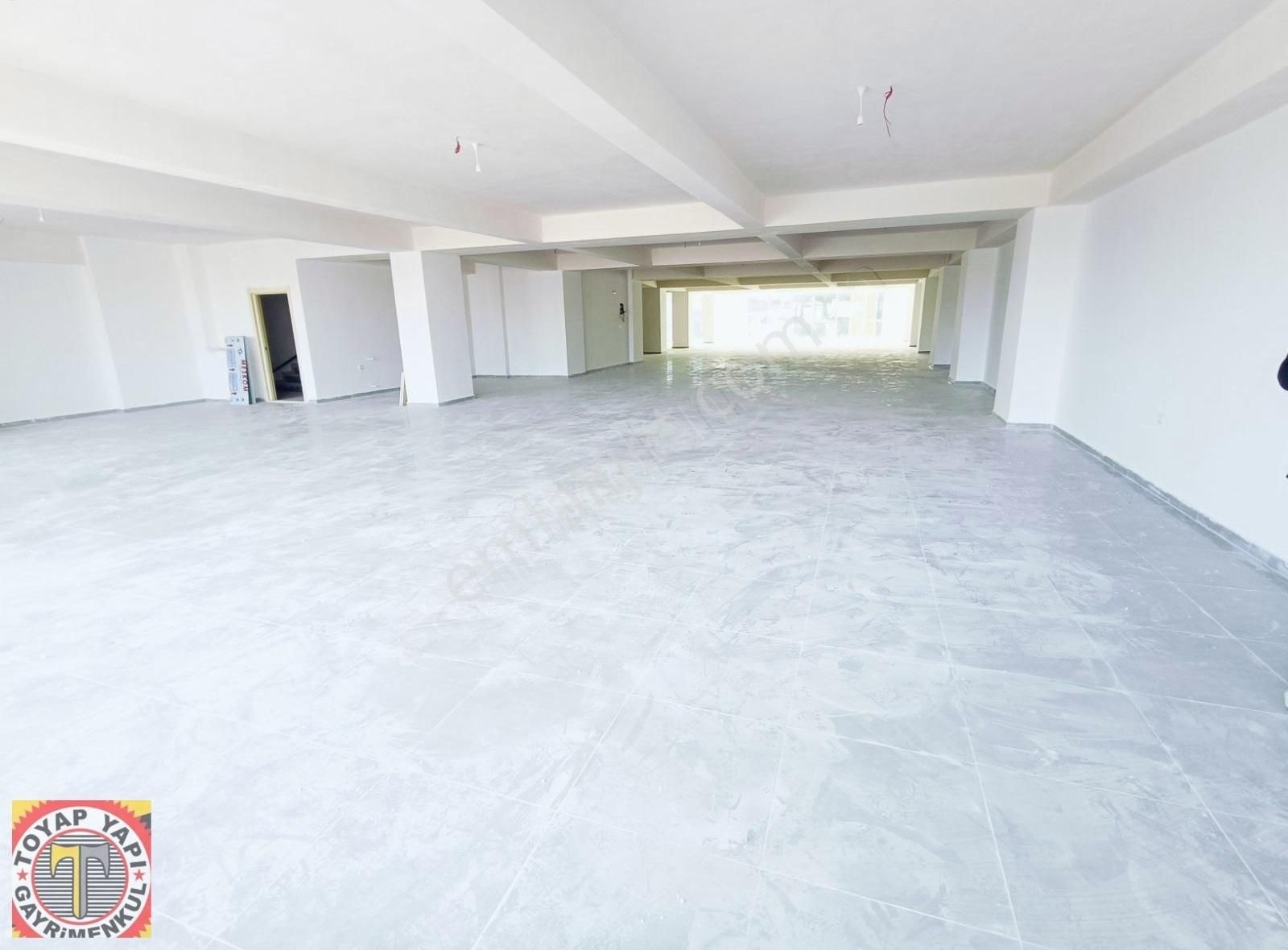 Sultangazi Tramvay Caddesi'nde 500m² Kiralık Dükkanlar - Görsel 8