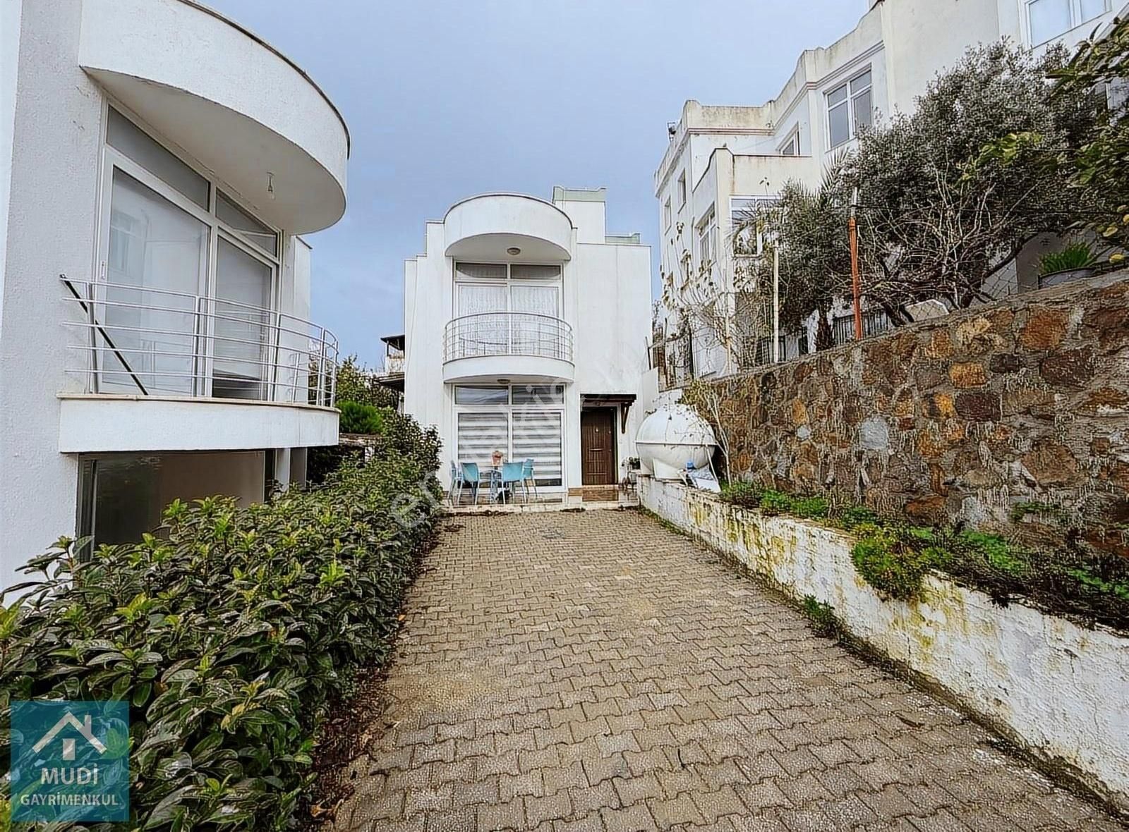 Bodrum Turgutreis Bahçelievlerde Satılık Müstakil Bahçeli 2+1