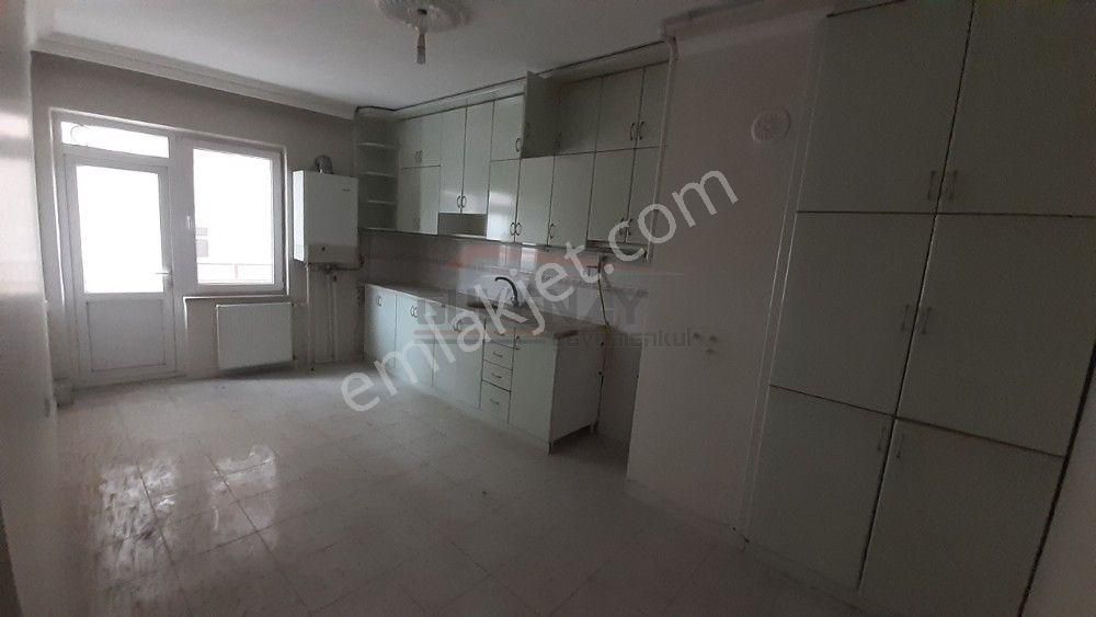 Güvenay - Çorum 23 Nisan Ortaokulu Karşısı Satılık 3+1 Daire