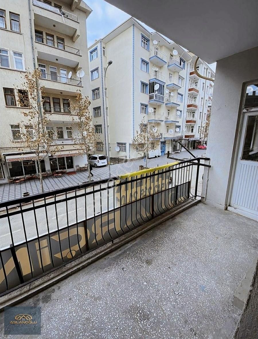 !!acil!! Aslanoğlu Emlak'tan Ofise Uygun Çarşı Merkezde Daire