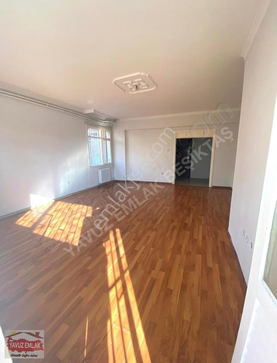 Yavuz Emlak / Emirhan Caddesinde Geniş 3+1 Bahçeli Daire