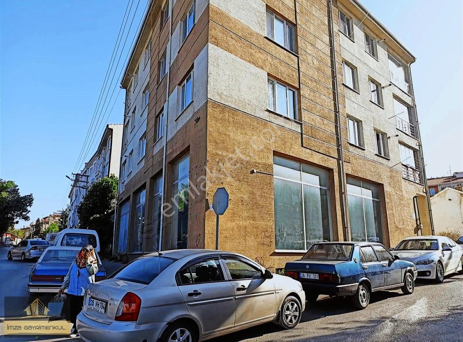 İmza'dan Küçük Sanayide Satılık Köşebaşı Dükkan