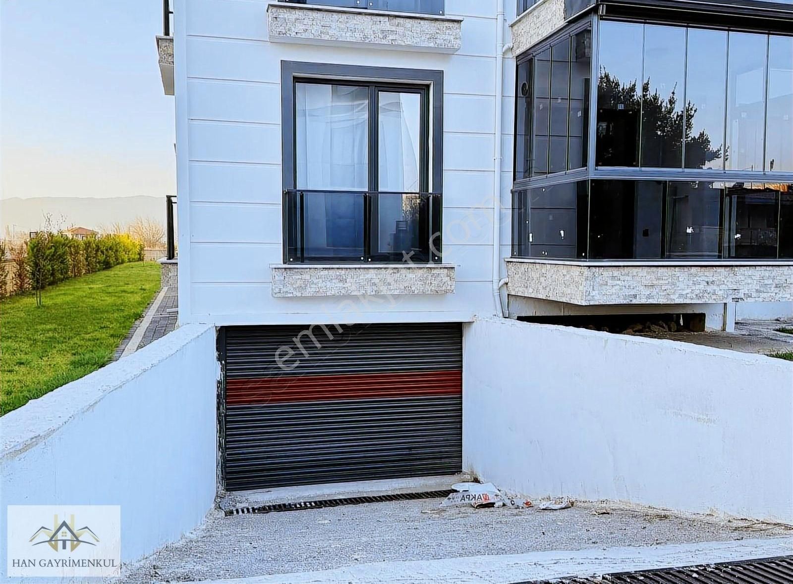 Bahçelievler'de Çift Asansörlü Kapalı Otoparklı Sıfır 1+1 Daire