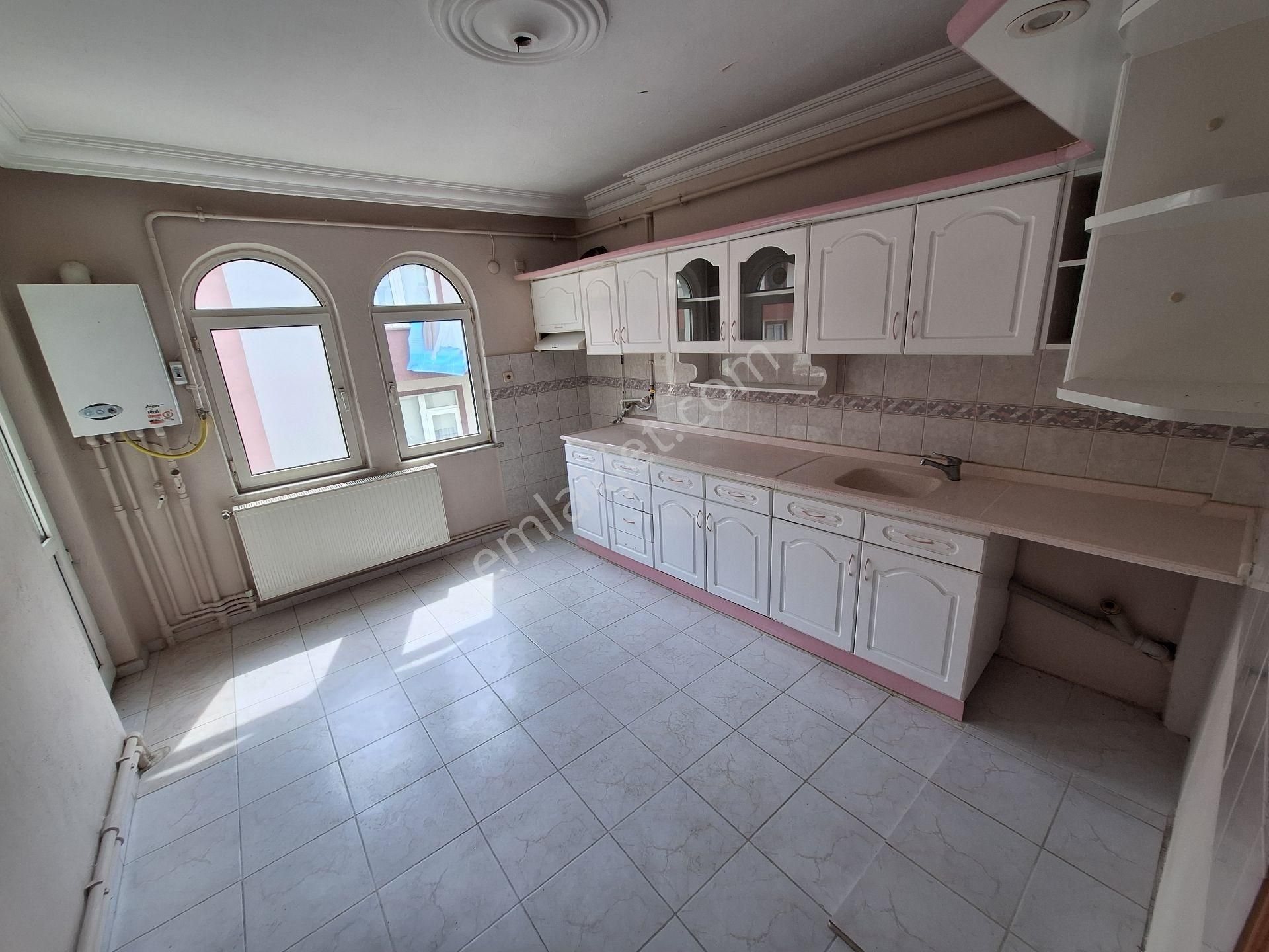 Canyapı'dan Cengiz Topel Mevkiinde 3. Kat Geniş 2+1 Kiralık Daire
