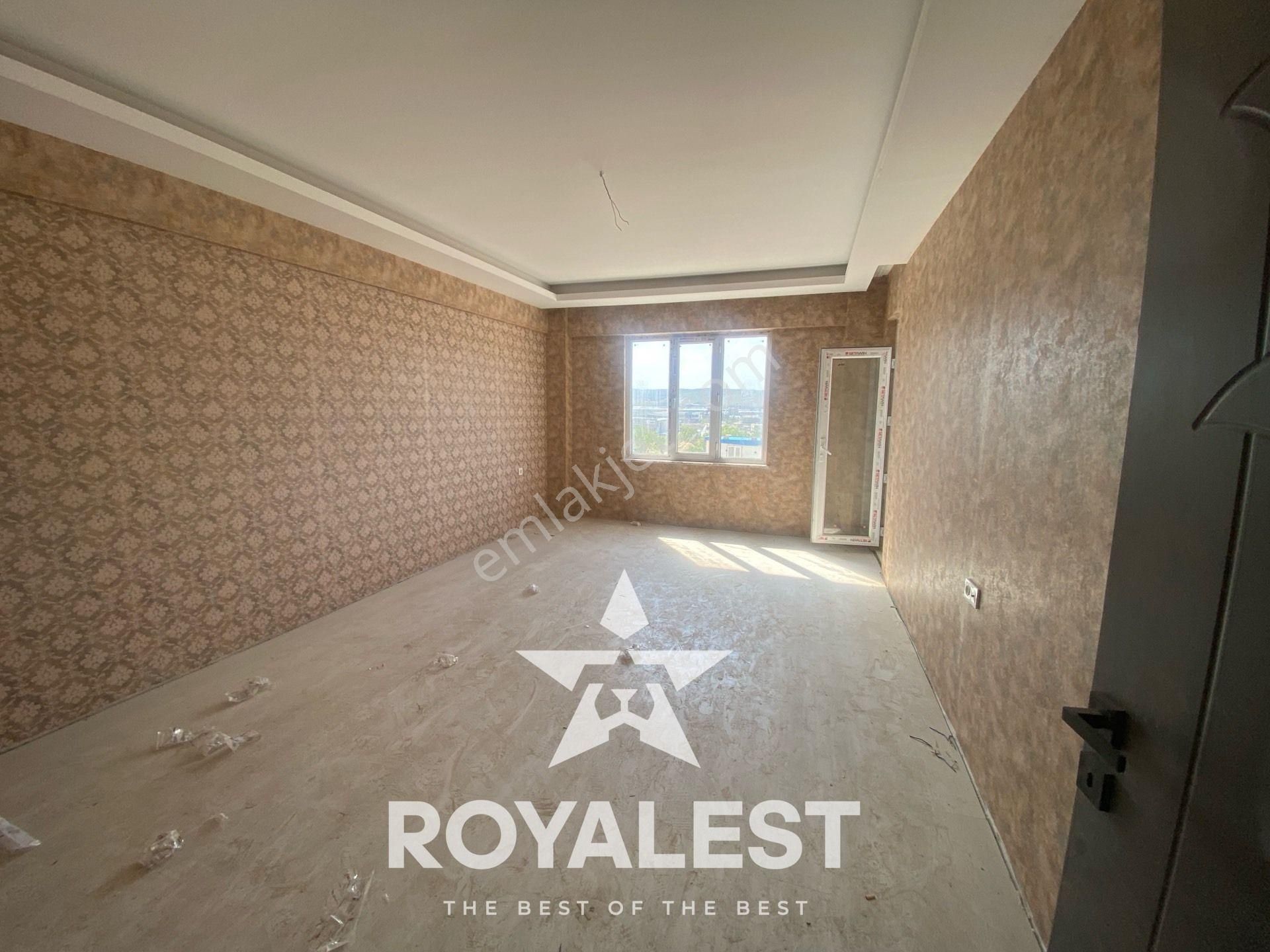 Royalest Ten Alpaslanda Göbek Daire