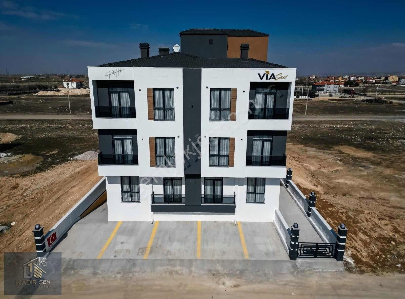 Kadir Şen Gayrimenkul'den Kiralık Lüx Eşyalı 1+1 Daire
