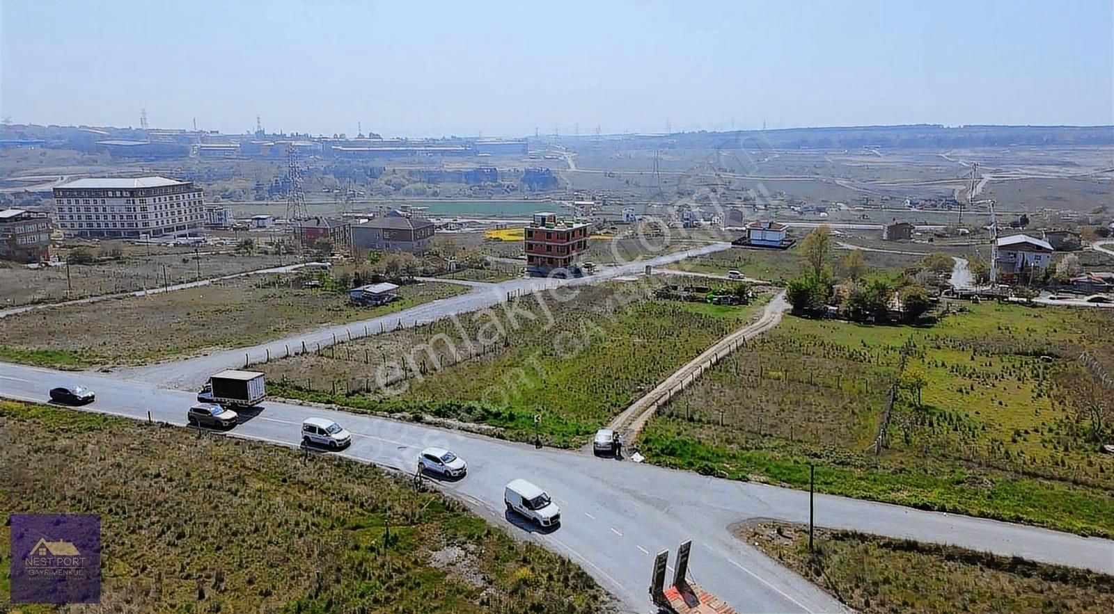 Satılık Caddeye Yakın 300m² İmarlı İfrazlı Arsa