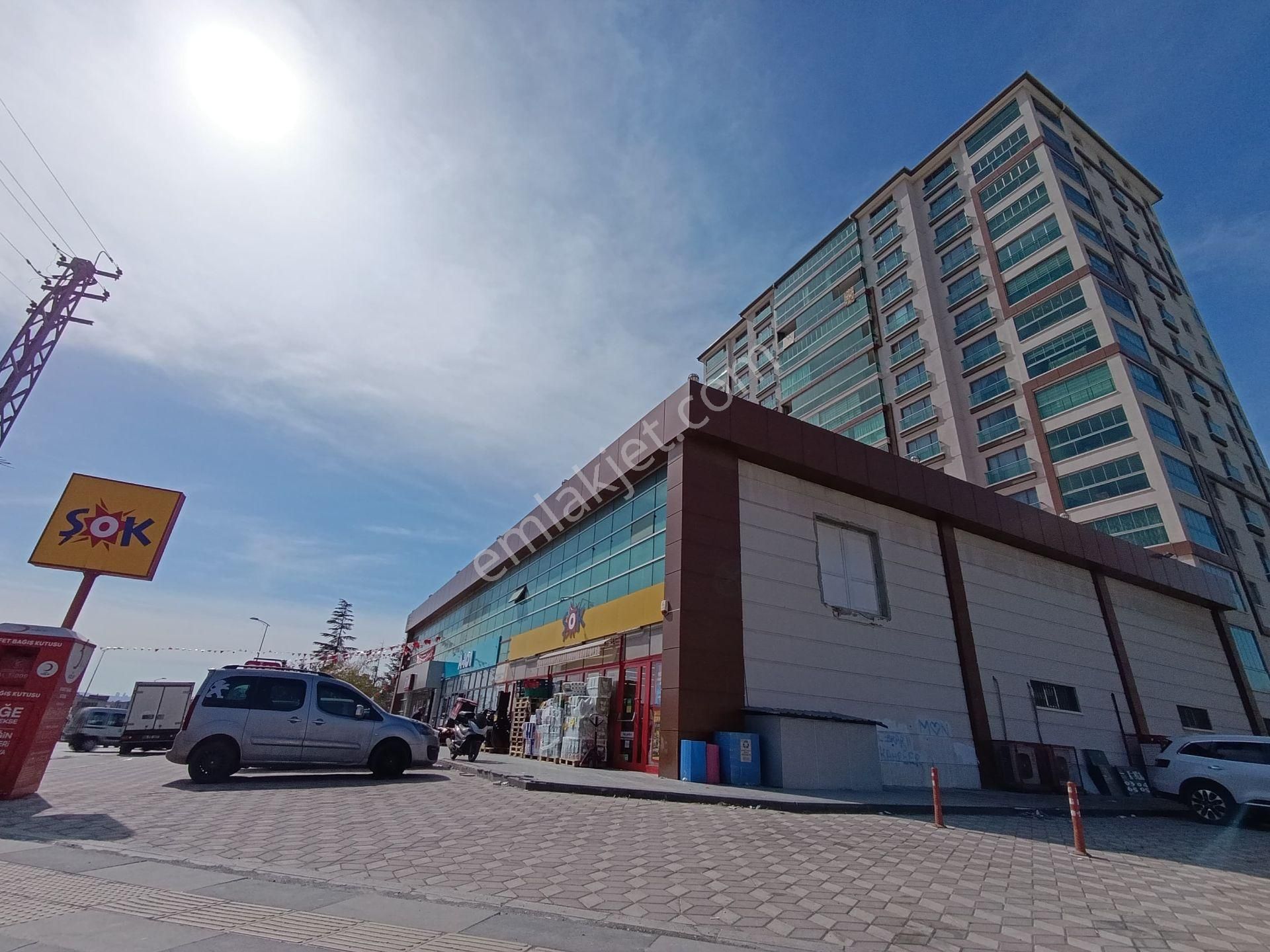 Güneşevler'de Lux Site İçerisinde Arakat Önü Açık Satılık Daire