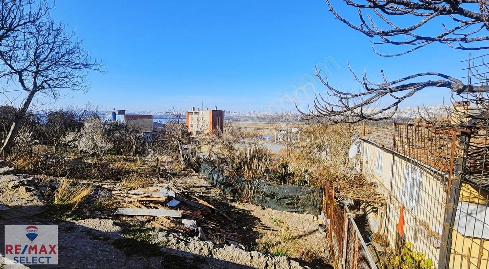 Yarımburgaz'da Satılık Göl Manzaralı Konut Imarlı Arsa - Görsel 8