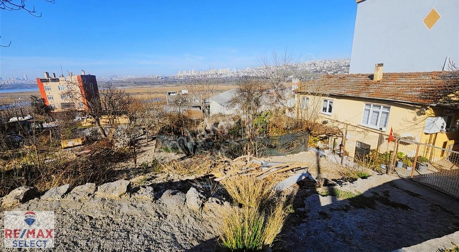 Yarımburgaz'da Satılık Göl Manzaralı Konut Imarlı Arsa - Görsel 3