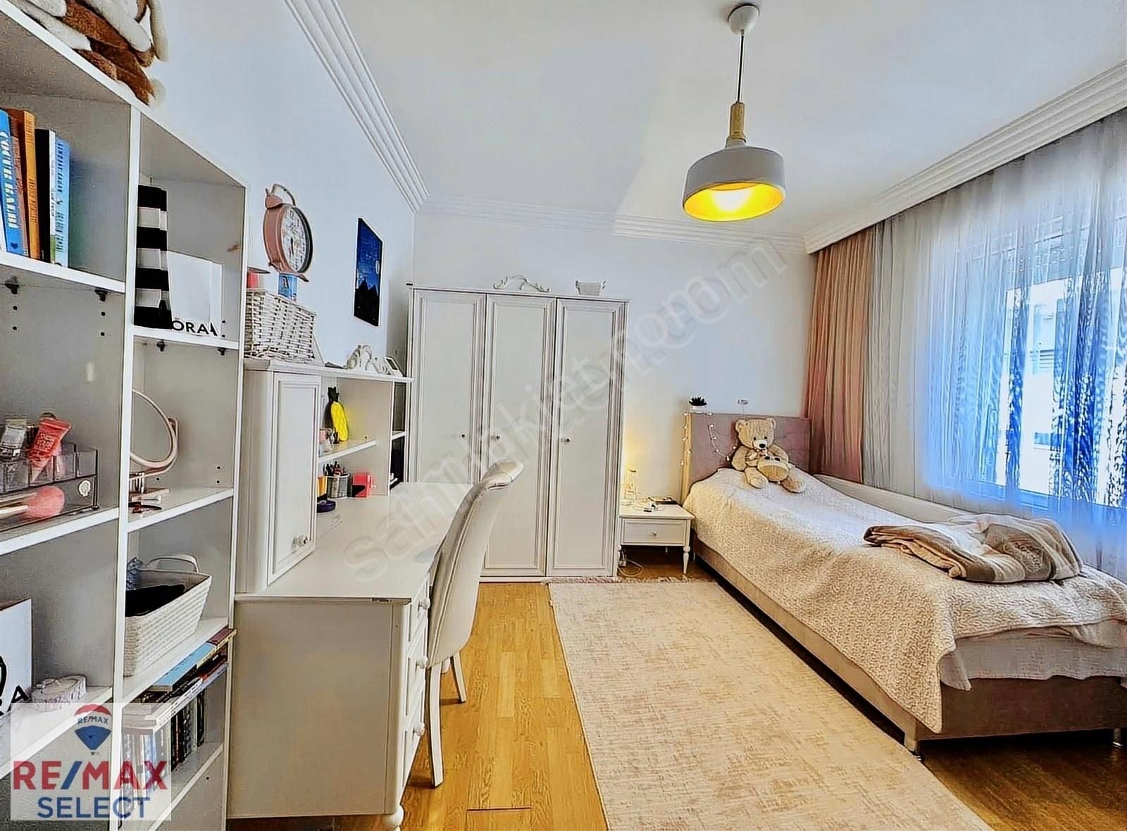 Florya Üstündağ Evlerinde 2000 Yapımı 4+1 Satılık Ara Kat Daire - Görsel 20