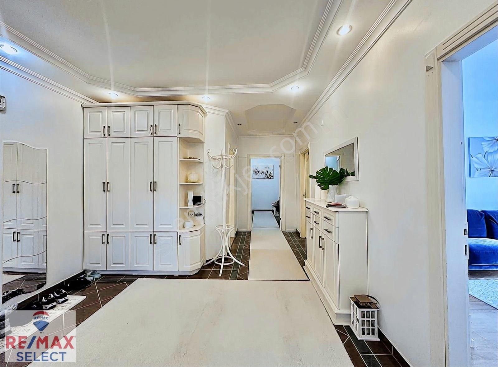 Florya Üstündağ Evlerinde 2000 Yapımı 4+1 Satılık Ara Kat Daire - Görsel 2