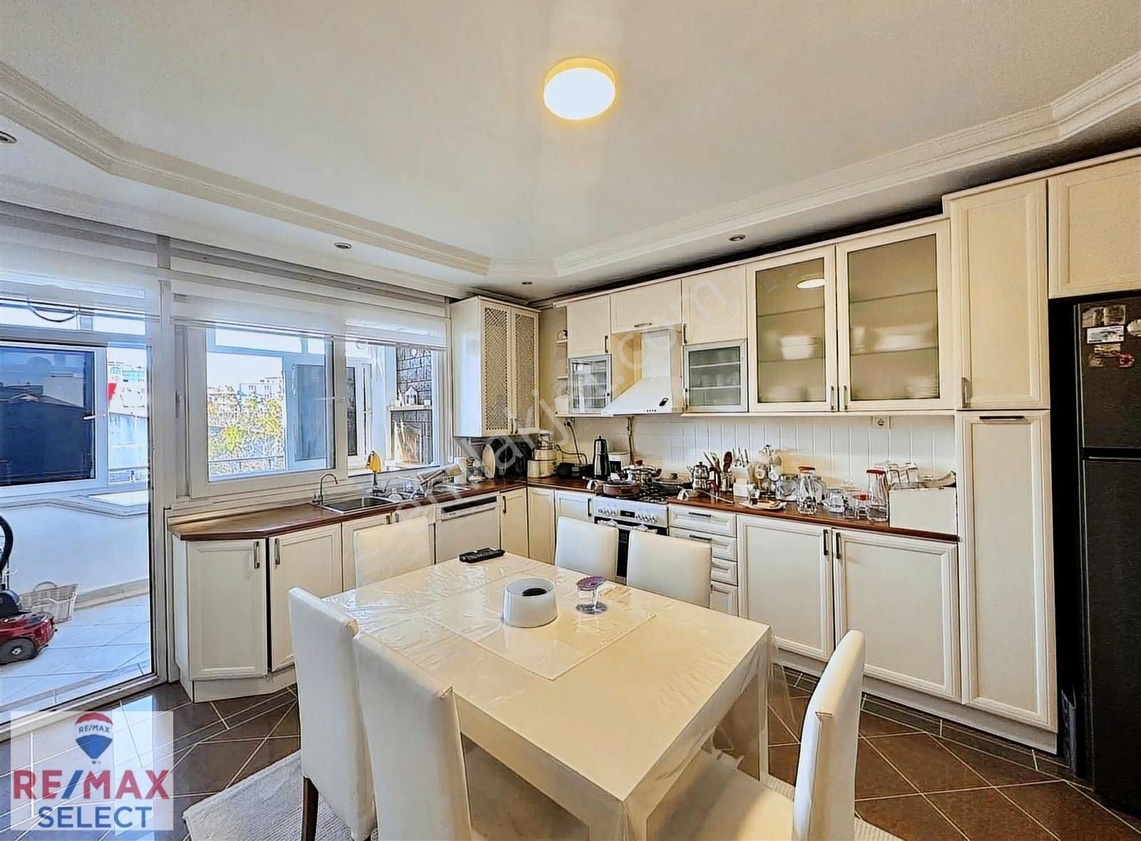 Florya Üstündağ Evlerinde 2000 Yapımı 4+1 Satılık Ara Kat Daire - Görsel 24