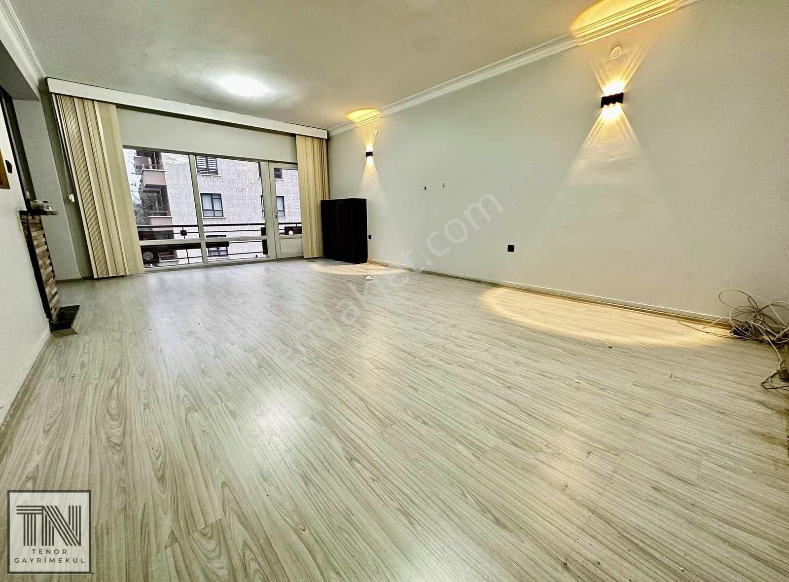 Tunalı Bestekar Üzeri 2+1 Katta Yapılı Otoparklı Harika!!!