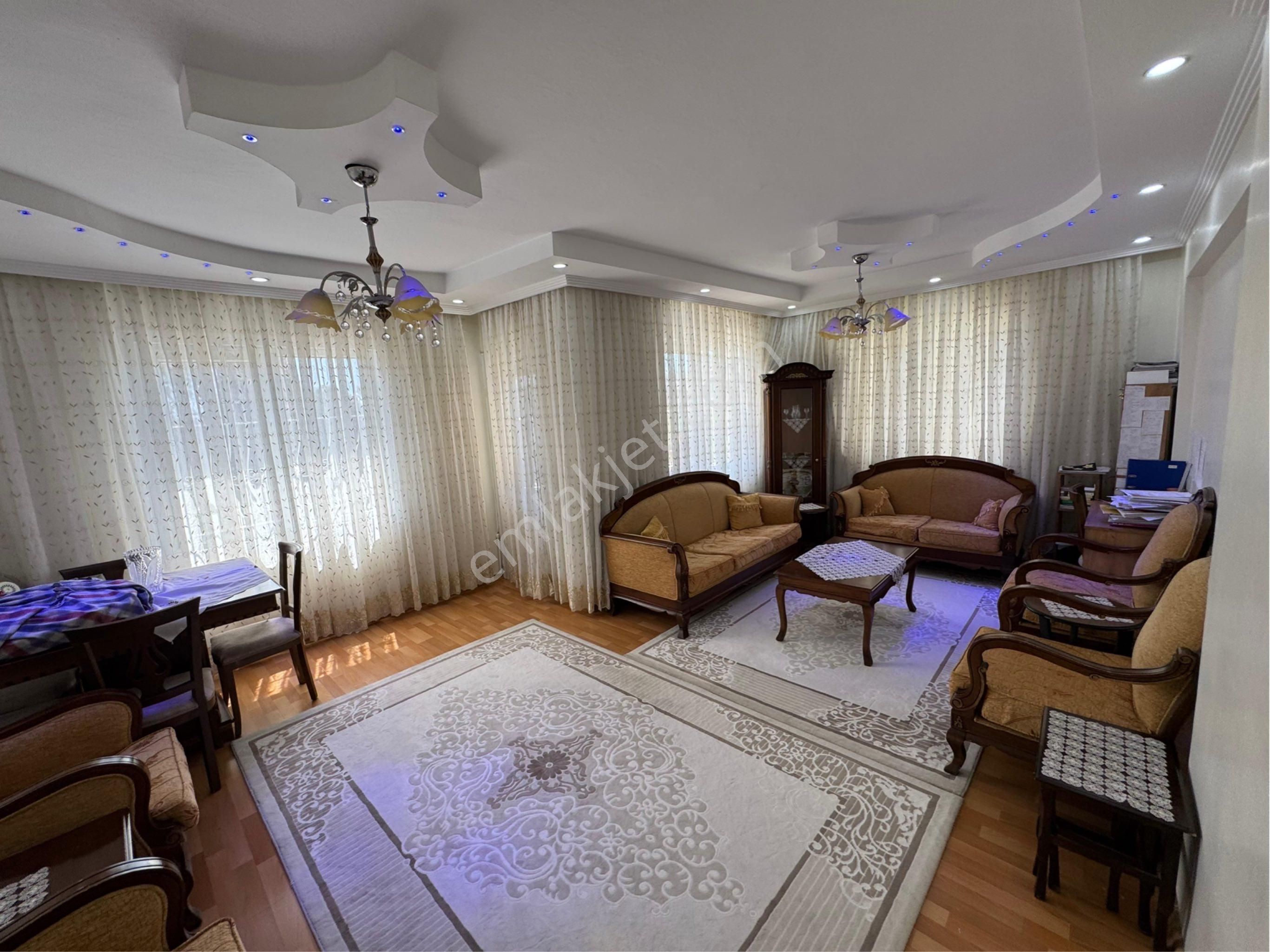 Emir Gayrimenkulden Gazikent Atakent Mahallesinde 2+1 Bakımlı Daire