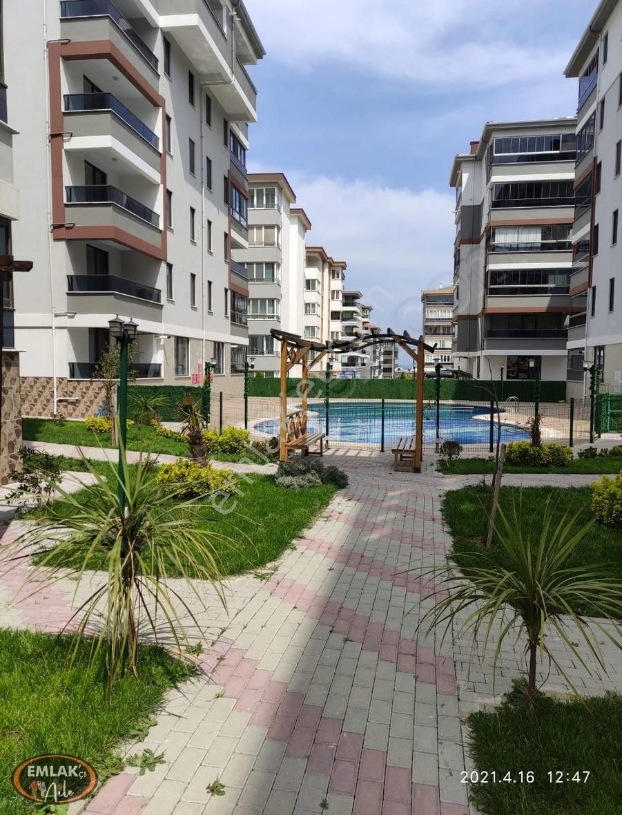 Bandırma Paşakent'te Havuzlu Sitede Eşyalı Kiralık Daire