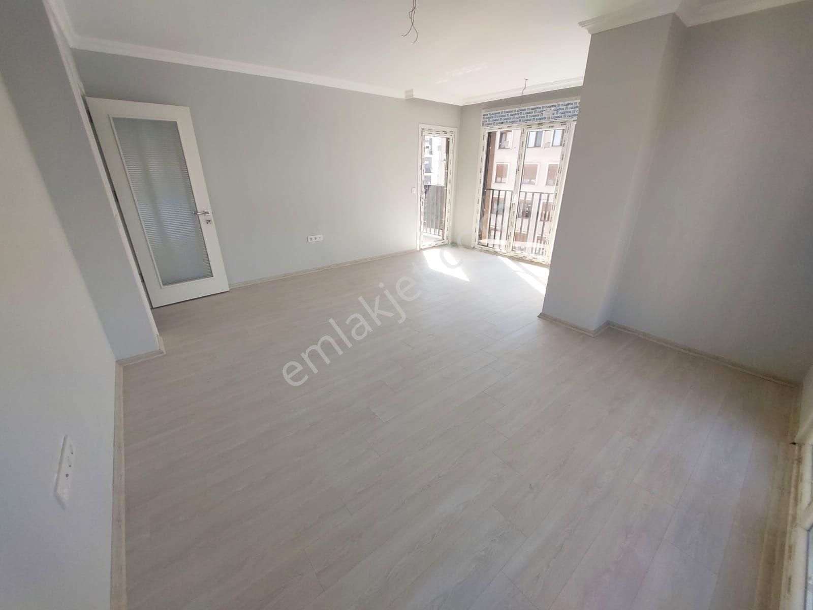 Kozyatağı 75 M2 Net Açık Balkon Yerden Isıtmalı E.banyolu 2+1 Daire