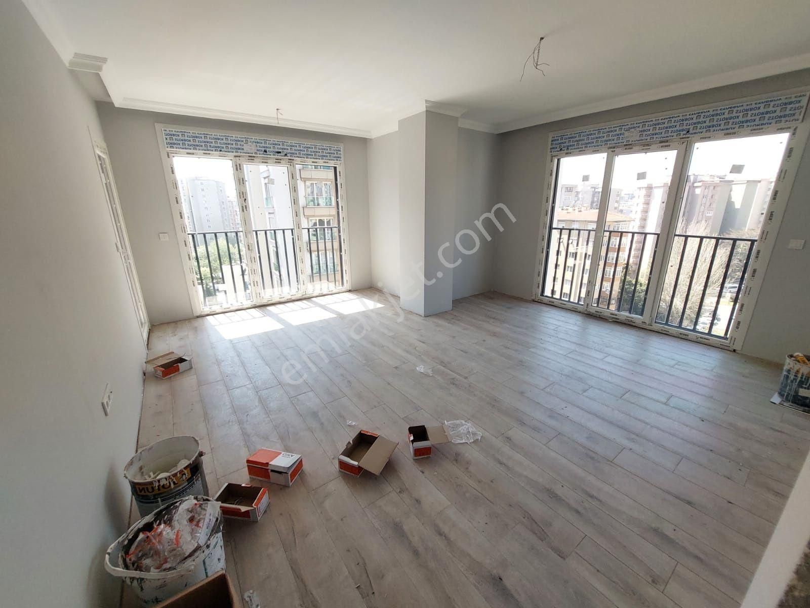 Kozyatağı 75 M2 Net Açık Balkon Yerden Isıtmalı E.banyolu 2+1 Daire
