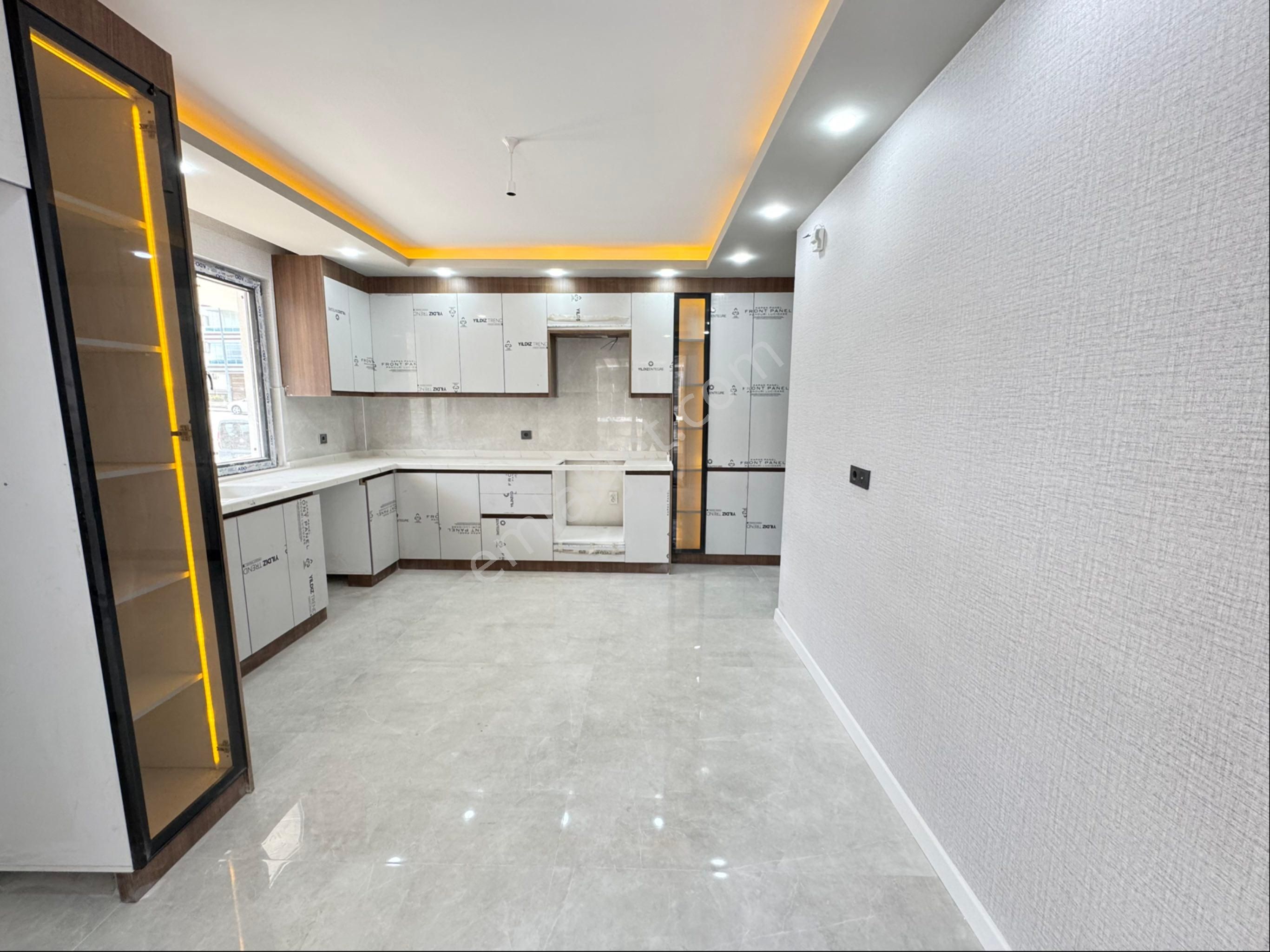 Şahinden Ank. Altındağ Karapürçek Mah. Uçaklı Park Yakını Yerden Isıtmalı Kat Konumunda 3+1 Y.giriş