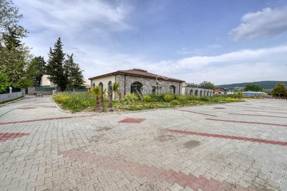 Alman Okulu Karşısında İmzalı Mimari Geniş Bahçeli 250m2 Dükkan