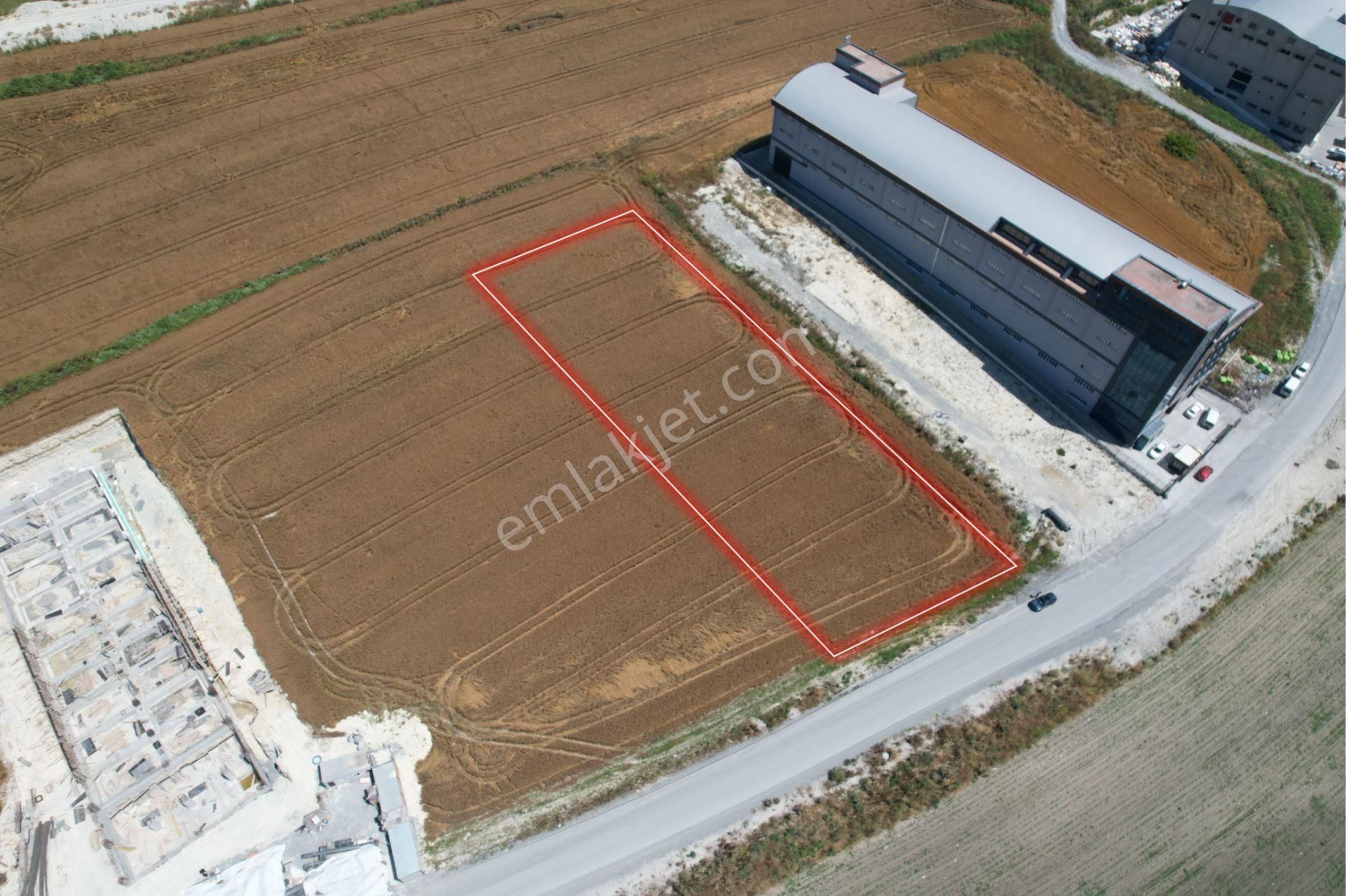 Satılık Arsa Arnavutköy Ömerli'de Erdinç Aktay Remax Astyle'dan