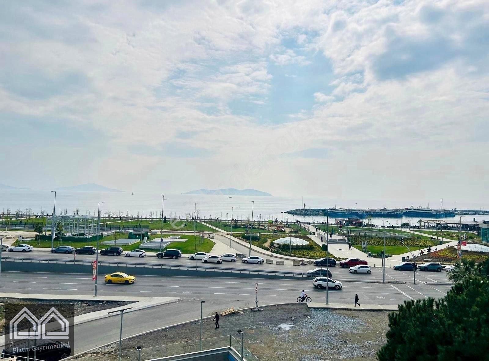 Platin'den Bostancı Yalı Sitesin'de Full Deniz Manzaralı Ön 2+1