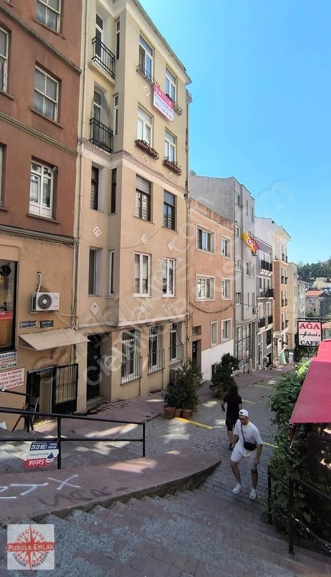 Firuzağa Meydanda Galata Kulesi Manzaralı 2+1