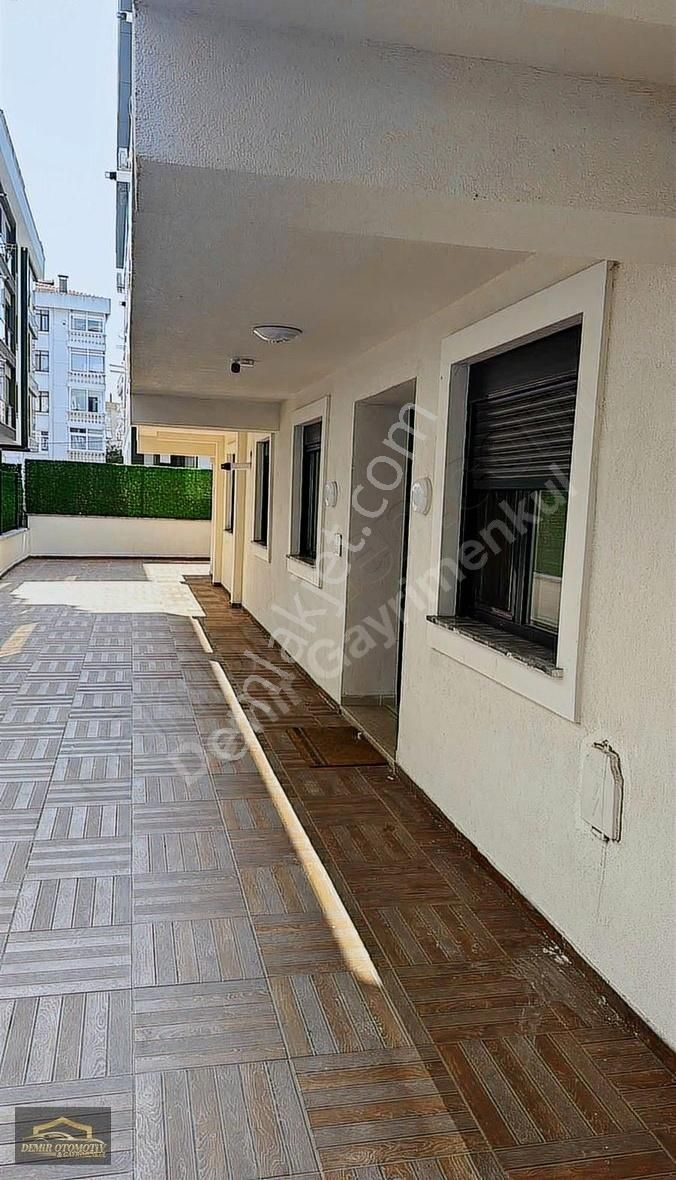 Küçükyalıda Full Yeni Dekorasyonlu Ara Kat 2+1 Balkonlu Daire