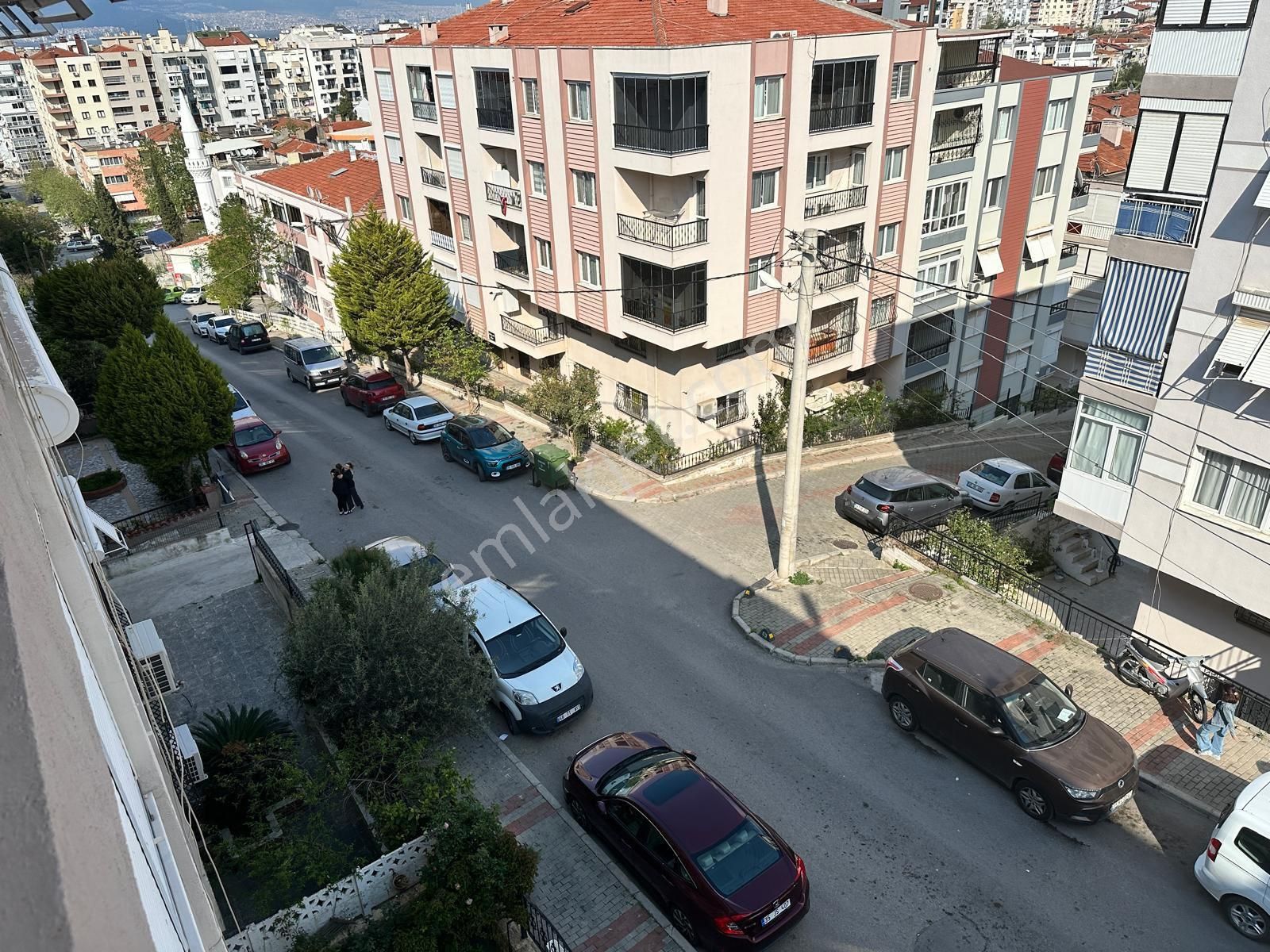 Üçkuyular Demokrasi Üniversite Yakını Satılık 3+1 Daire