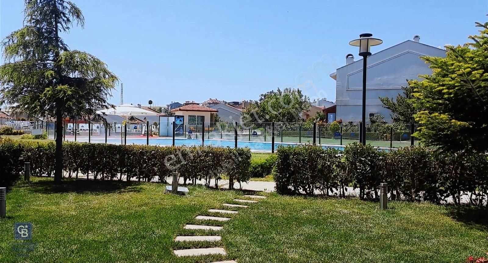 Beylikdüzü Deniztepe Evleri İçi Tadilatlı Satılık Villa