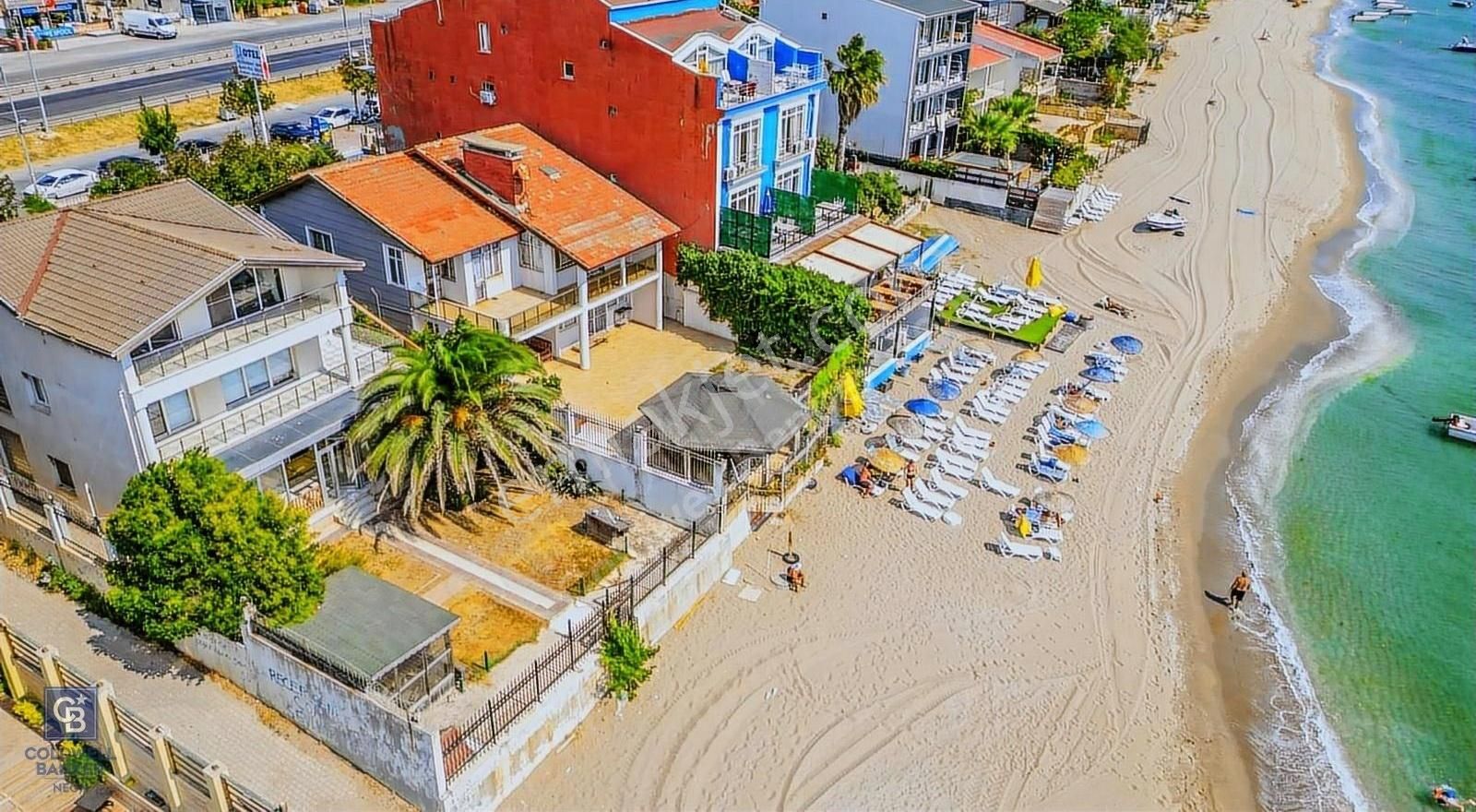 Kumburgaz Celaliye Denize Sıfır Büyük Arsalı Satılık Villa