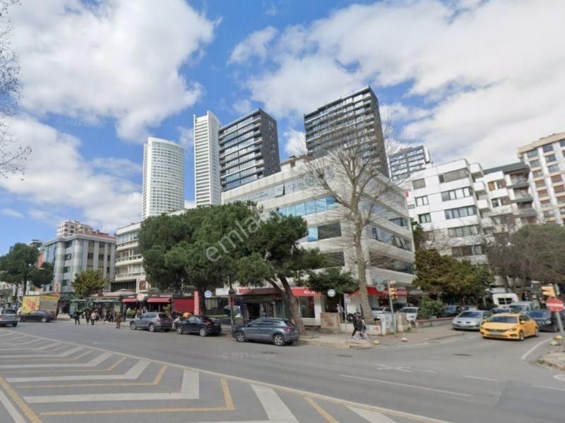 Mutluol Proje'den Çiftehavuzlar'da Site İçinde 3 Katlı Villa