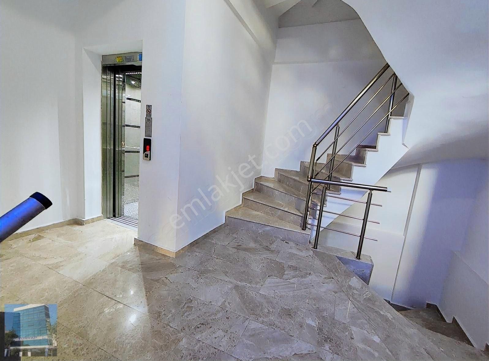 Karşıyaka Vatan Bilgisayar Karşısı,yeni Binada Satılık 3+1 Daire