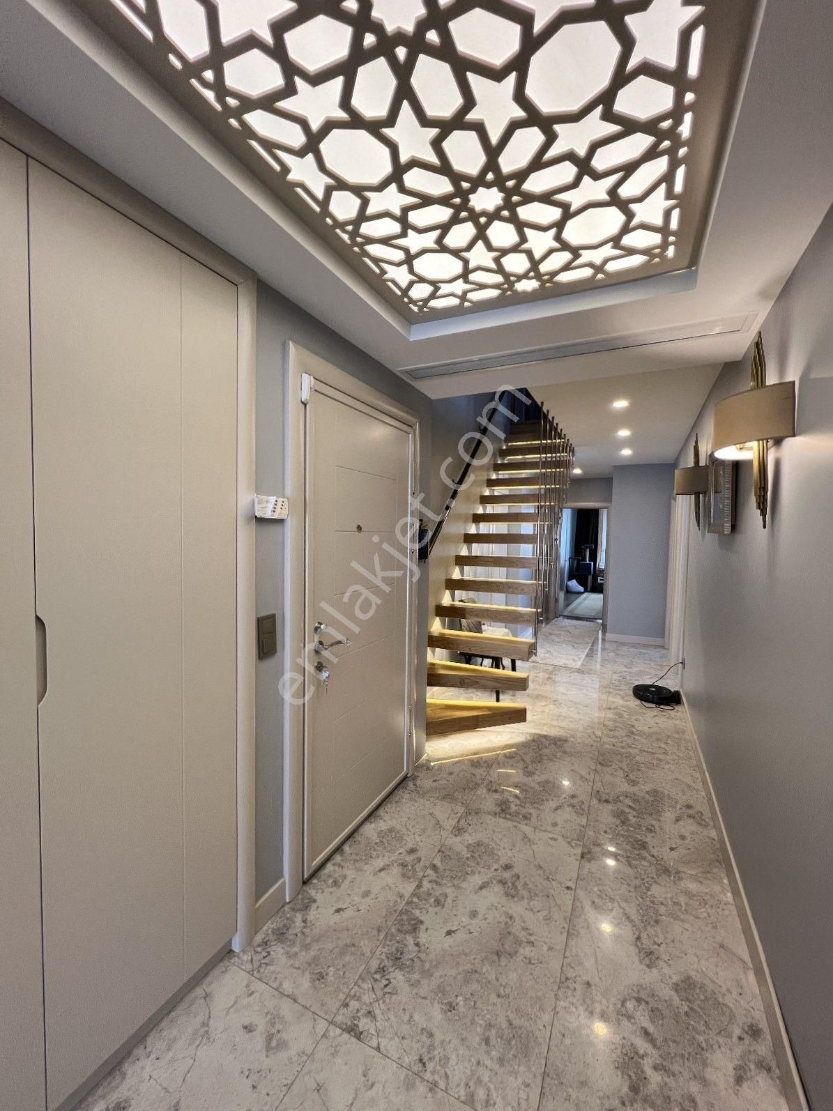 İndex'den Bağdat Yakını Tonozlu Sokakta 330 M2 5+2 Dublex