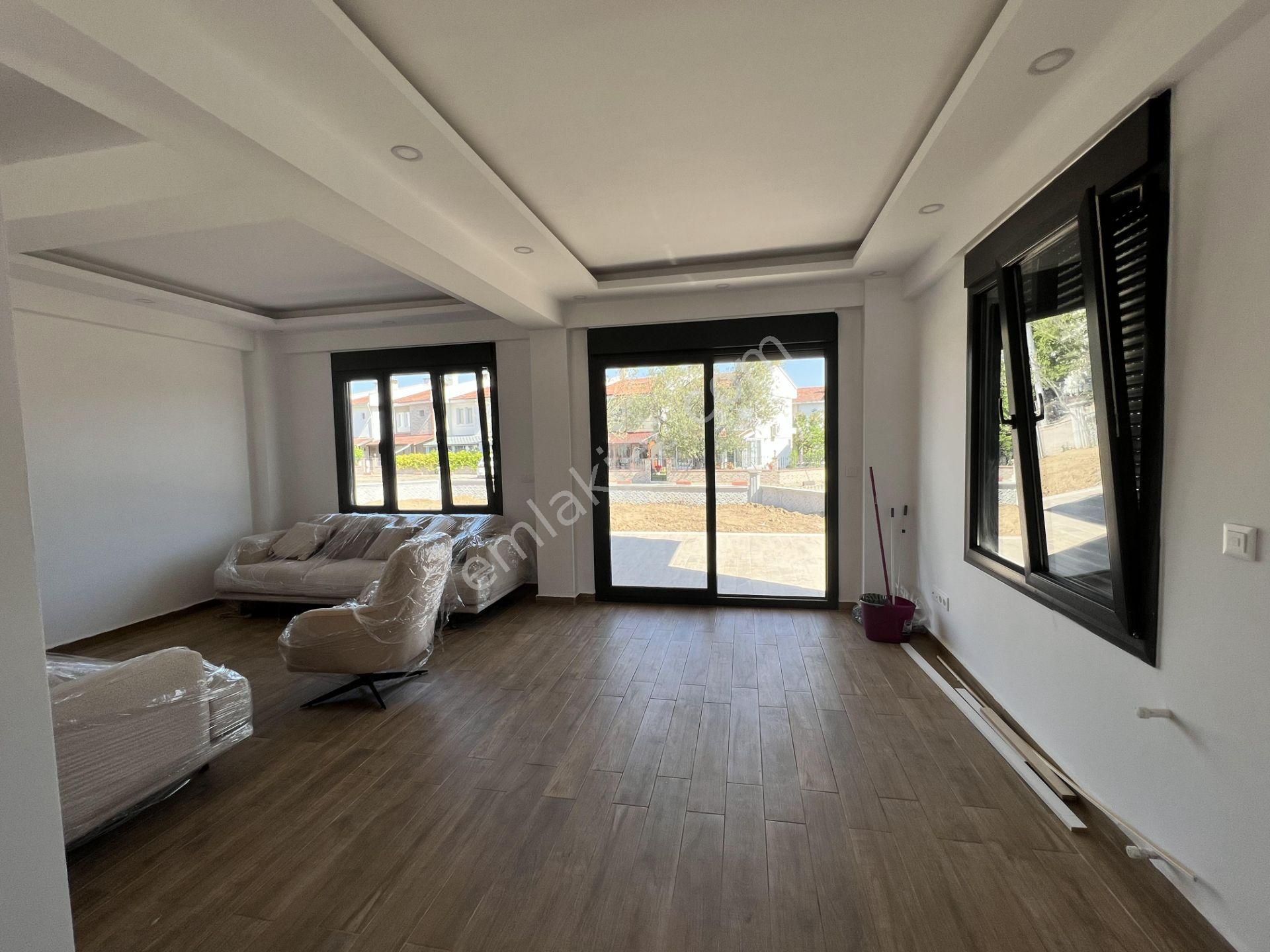 Balıkesir Ayvalık Sarımsaklı Da Satılık Mustakil Dubleks Villa. Denize 140 Metre Mesafede