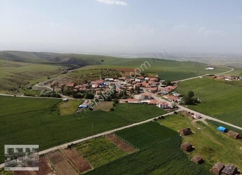 Çardakbağında200 Metre Köymerkezinde Telli Kapılı Otobüseyakın