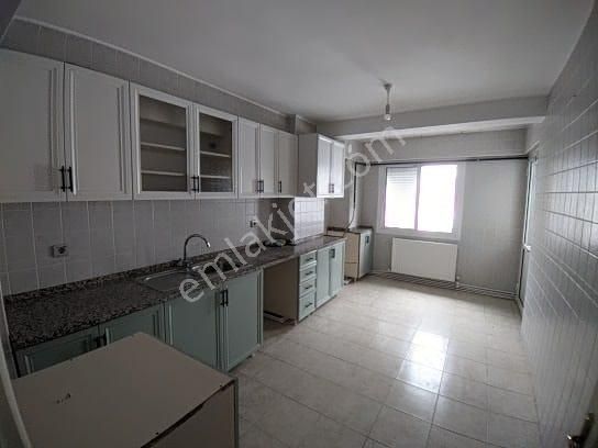 Menemen Ulukent Mahallesinde Kiralık 3+1 Daire