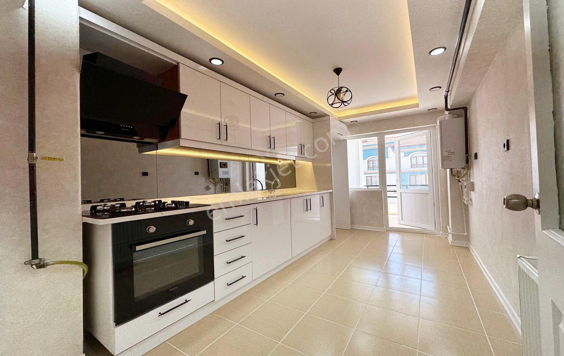 Esertepe Cd Yakını Ara Katta Lüks Yapılı Çift Balkon 3+1 !