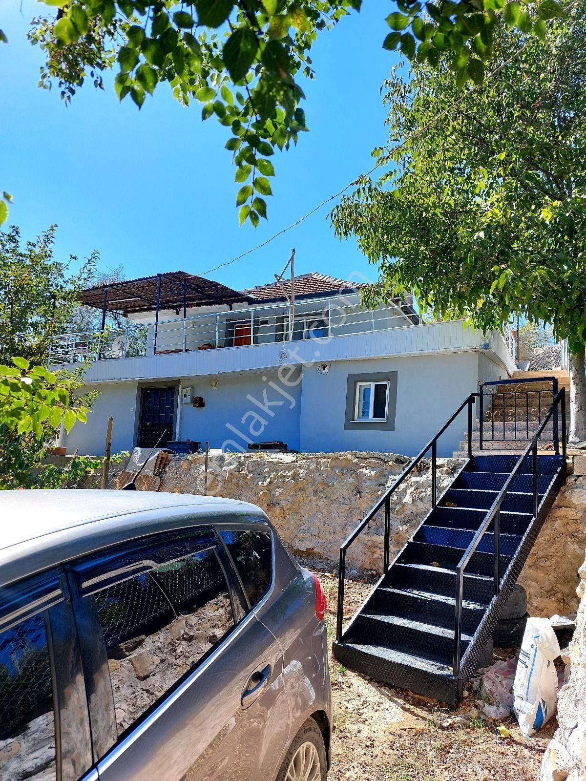 Korkuteli Yeltende Havadar Bölgede Satılık Müstakil Ev Ve Arsası