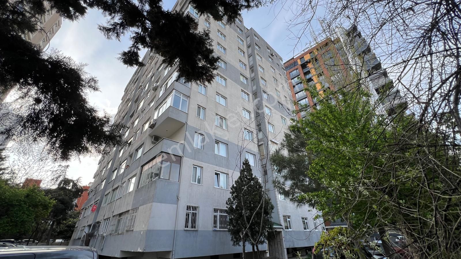 İçerenköyde Bostancı Metrosuna Yürüme Mesafesinde Satılık 3+1 Daire