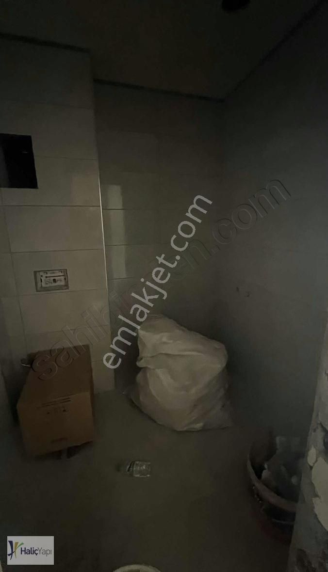 Adliyeye Metroya Yakın Sıfır Ara Kat 2+1 Otoparklı Satılık Daire