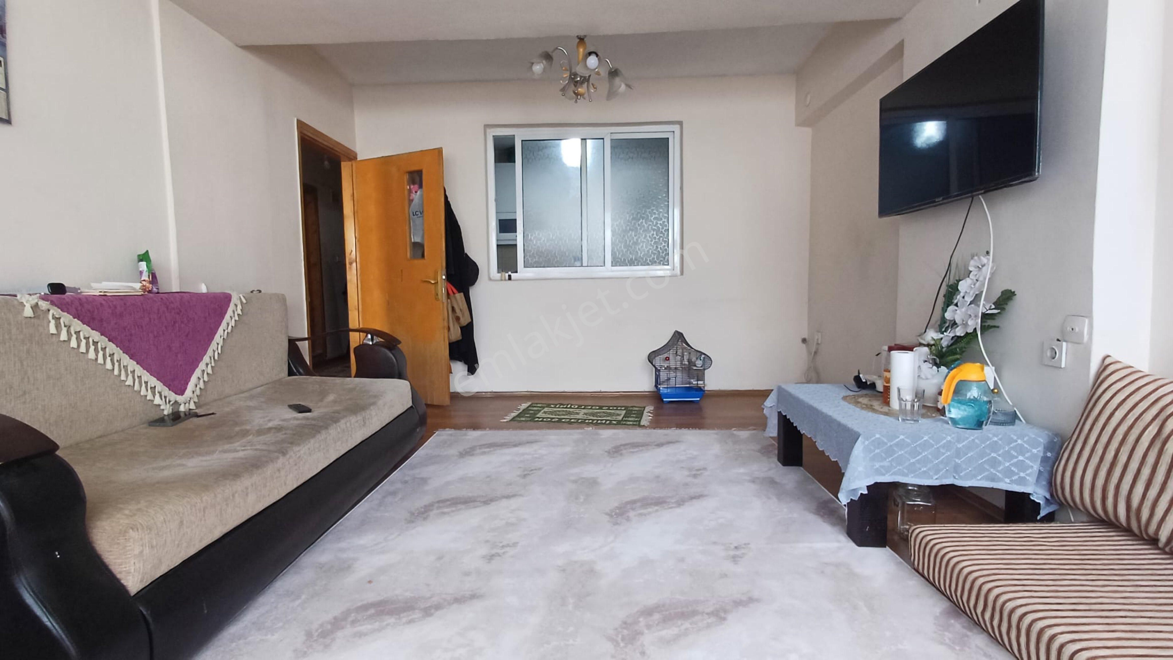 Cadde Üstü Arakat 2+1 Asansörlü Satılık Daire